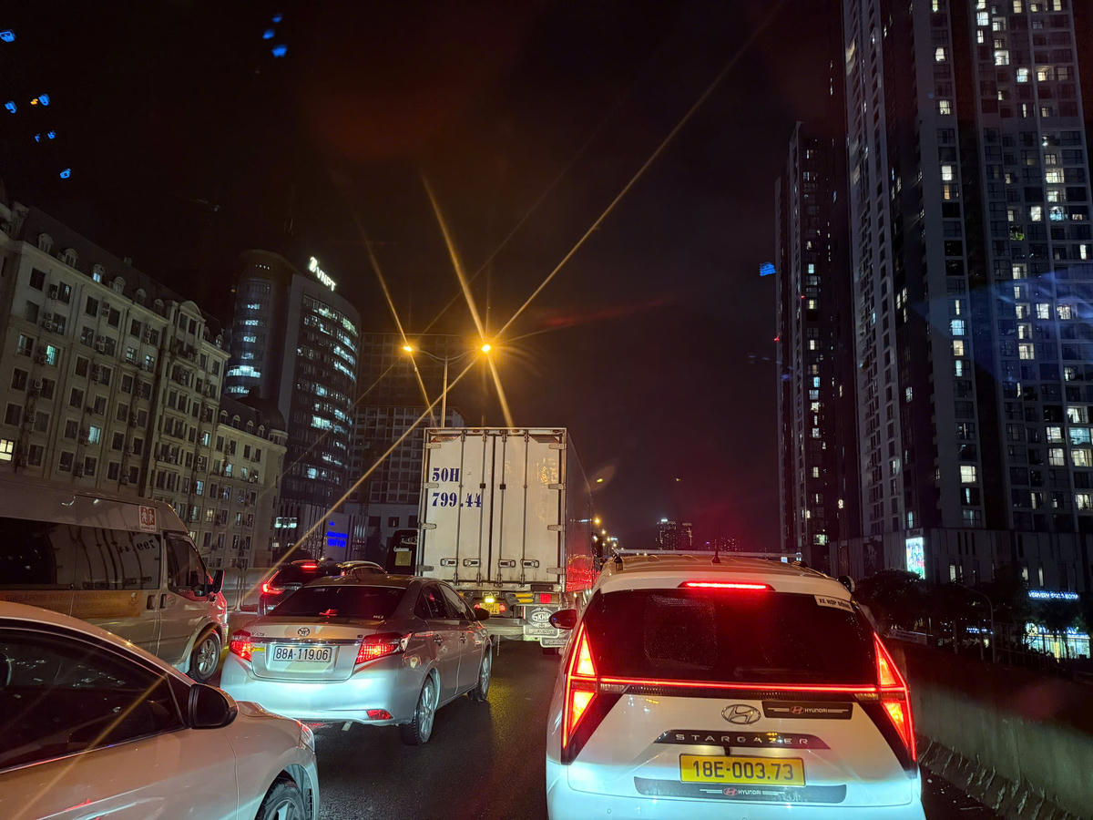 Tuyến đường Vành đai 3 ùn tắc dài hàng km.