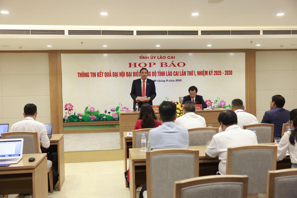 Quang cảnh buổi họp báo.