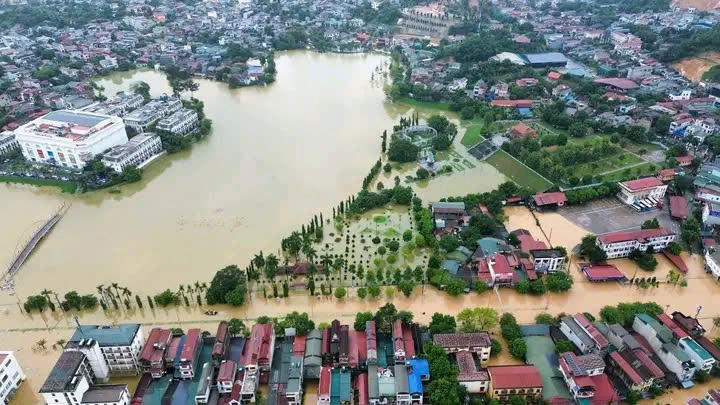Nhiều nơi ở tỉnh Lào Cai bị ngập lụt nặng. Ảnh: Tây bắc 24h.