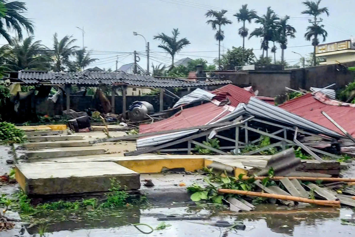 Nhiều địa phương bị ảnh hưởng nặng nề từ cơn bão số 10. 