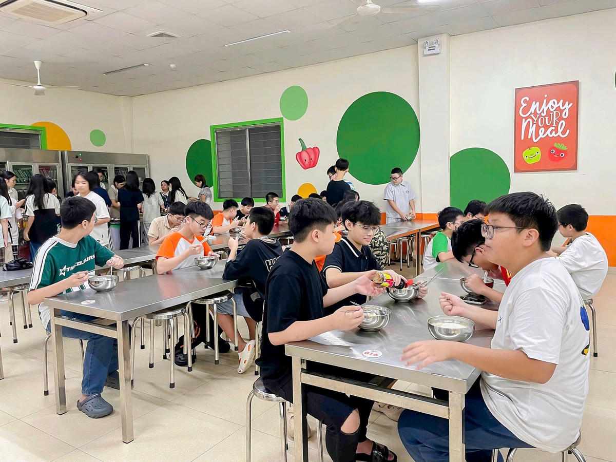 Học sinh Trường Tiểu học - THCS FPT Cầu Giấy được chăm sóc chu đáo. Ảnh: SHN