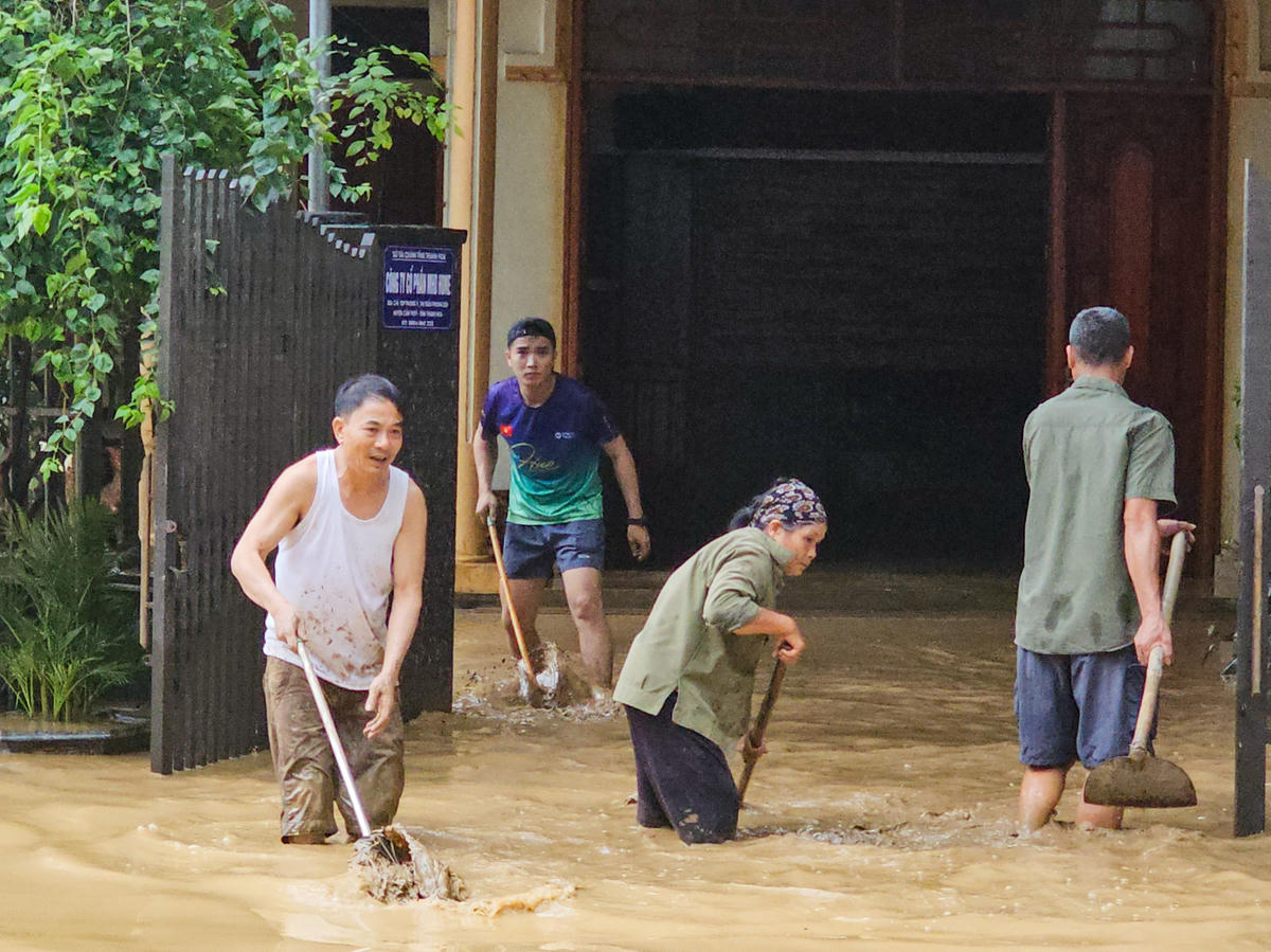 Theo UBND xã Cẩm Thủy, trong đợt ngập này, toàn xã có hàng trăm hộ dân bị ảnh hưởng, nhiều diện tích hoa màu, vườn tược bị ngập úng. Ảnh: Đình Minh