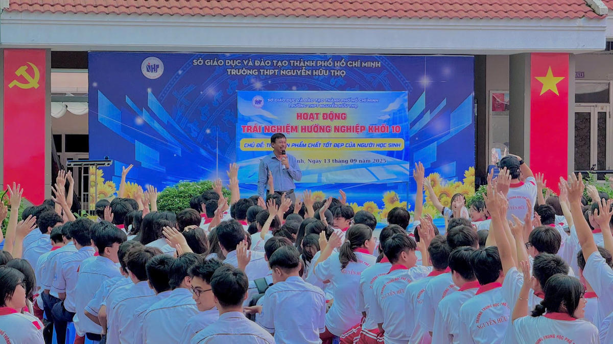 Học sinh Trường THPT 
Nguyễn Hữu Thọ, TPHCM trong giờ Hoạt động trải nghiệm hướng nghiệp. Ảnh:
NTCC.