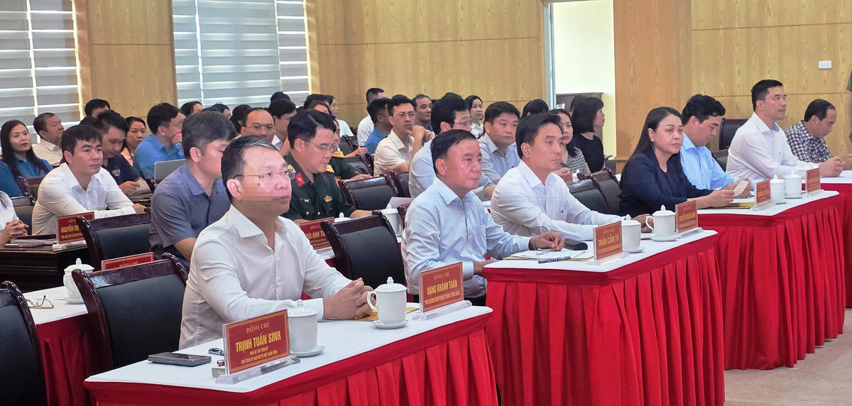 Quang cảnh buổi làm việc. Ảnh: Nguyễn Chung.