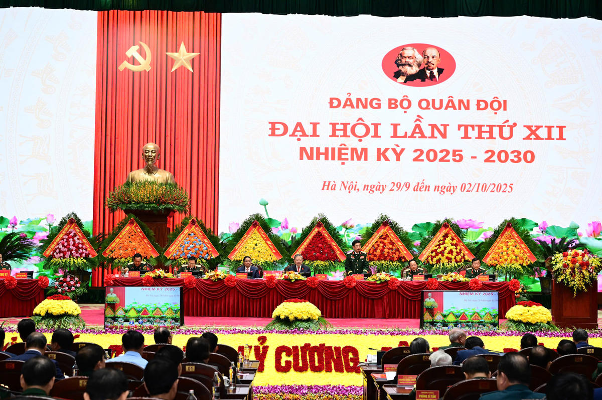 Đoàn Chủ tịch điều hành Đại hội. Ảnh: Việt Trung.