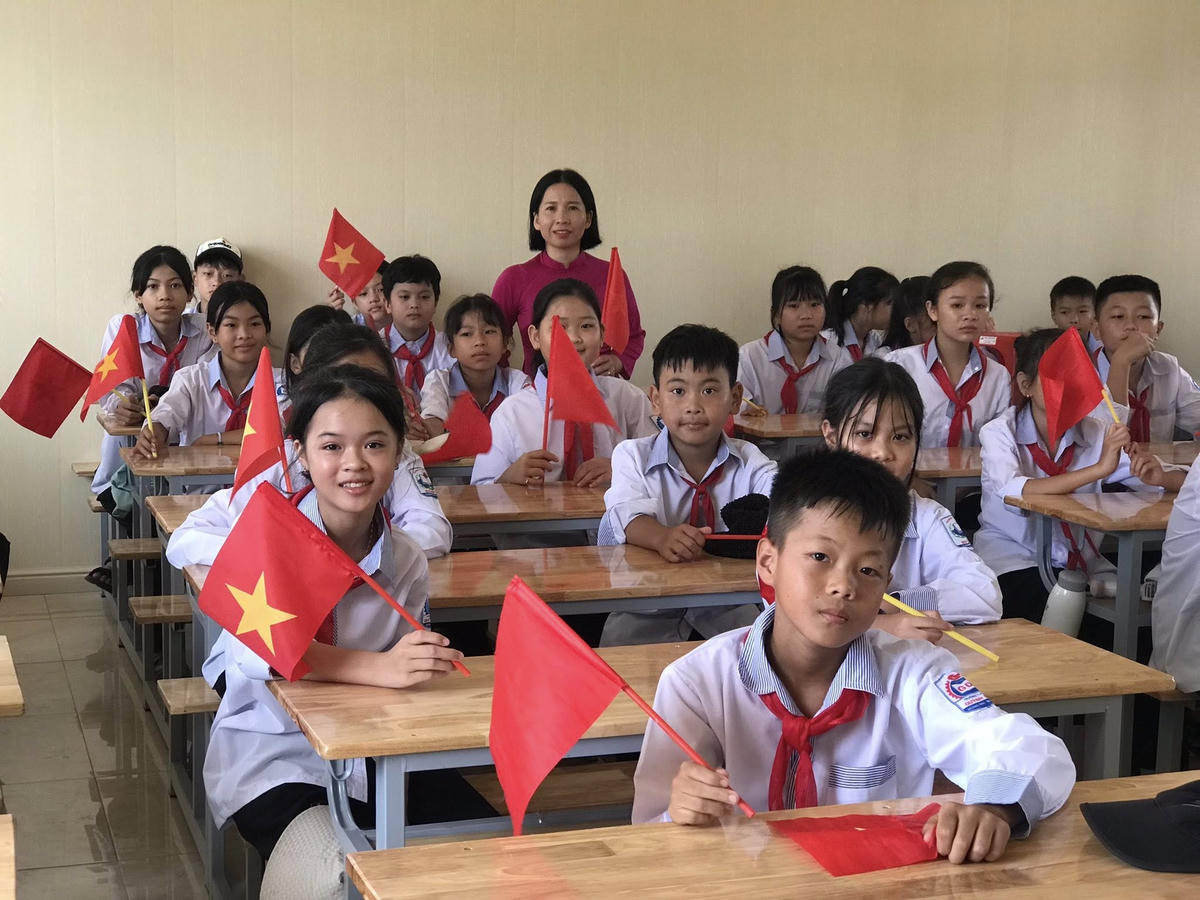 Thầy và trò Trường THCS Quỳnh Lộc (Tân Mai, Nghệ An) trong lễ khai giảng năm học 2025-2026. Ảnh: NTCC.