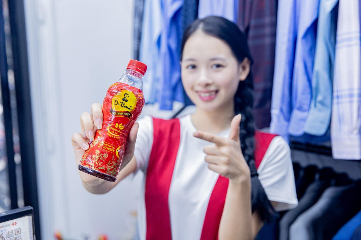 Các thức uống có nguồn gốc tự nhiên, tốt cho sức khỏe giúp thanh lọc cơ thể mỗi ngày như Trà Thanh Nhiệt Dr Thanh đang là ưu tiên lựa chọn của người trẻ.