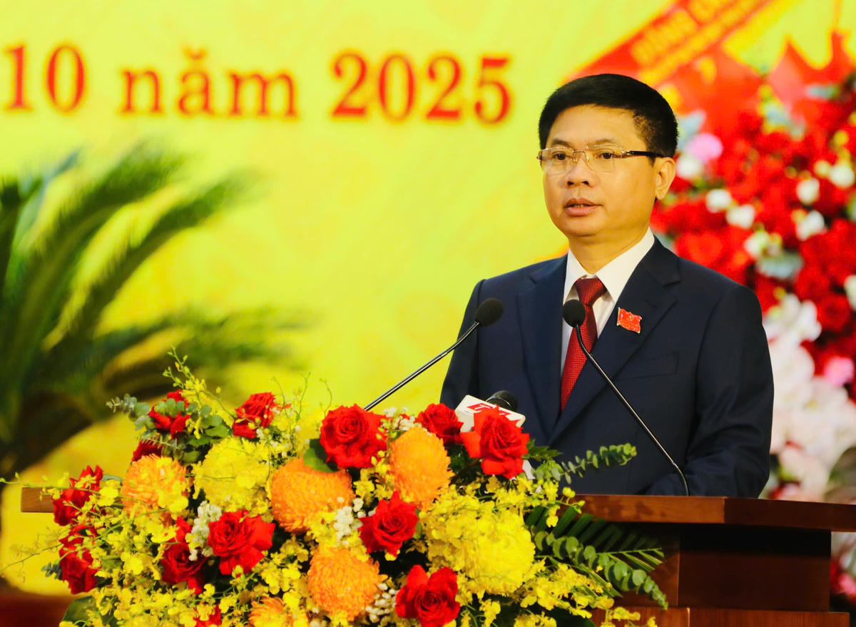 Ông Trương Quốc Huy - Bí thư Tỉnh ủy Ninh Bình nhiệm kỳ 2020-2025 trình bày diễn văn khai mạc đại hội. Ảnh: Phan Hiếu