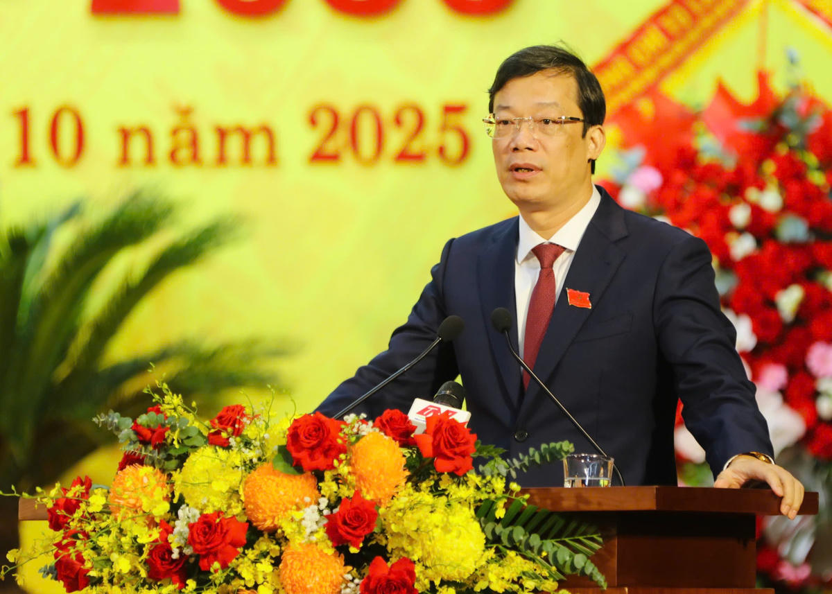 Ông Nguyễn Anh Tuấn - Chủ nhiệm Ủy ban Kiểm tra Tỉnh ủy Ninh Bình trình bày báo cáo thẩm tra tại đại hội. Ảnh: Phan Hiếu