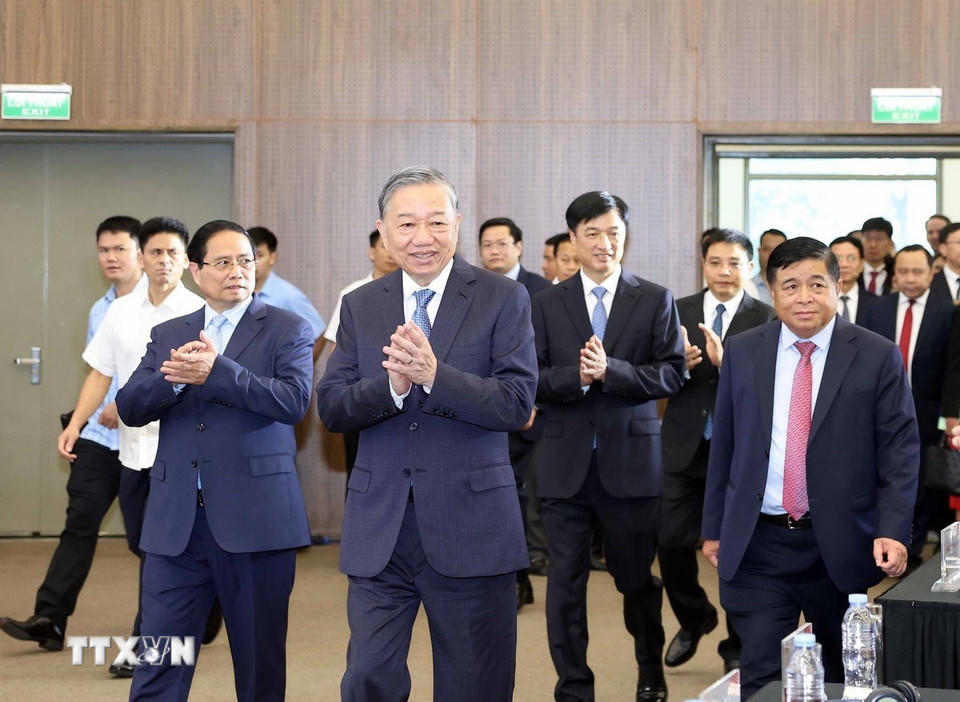 Tổng Bí thư Tô Lâm, Thủ tướng Phạm Minh Chính và các đại biểu dự Lễ hưởng ứng Ngày hội đổi mới sáng tạo Quốc gia năm 2025. (Ảnh: Thống Nhất/TTXVN)