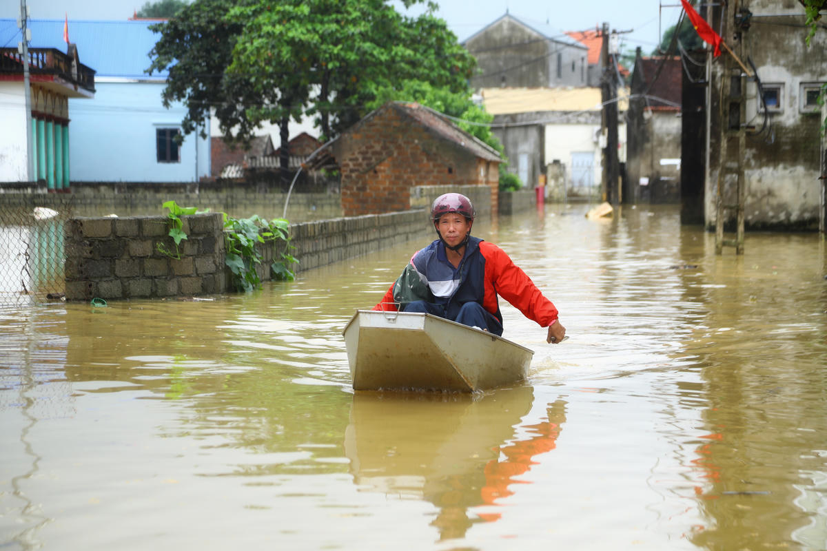Phương tiện di chuyển chủ yếu bằng thuyền.