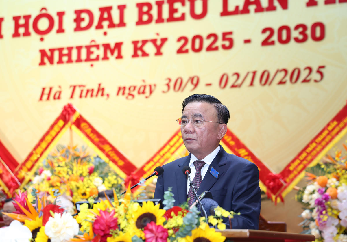 Ủy viên Bộ Chính trị, Thường trực Ban Bí thư Trần Cẩm Tú phát biểu chỉ đạo tại Đại hội đại biểu Đảng bộ tỉnh Hà Tĩnh lần thứ XX. Ảnh: HN.