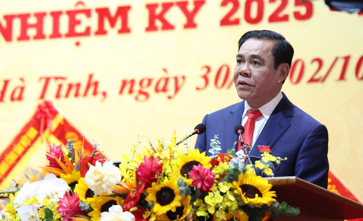 Phó Bí thư Tỉnh ủy, Chủ tịch UBND tỉnh Hà Tĩnh Võ Trọng Hải trình bày diễn văn khai mạc đại hội. Ảnh: HN.