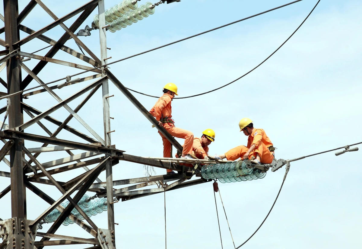 Bộ Công Thương đang xây dựng dự thảo Nghị định quy định về xử phạt vi phạm hành chính trong lĩnh vực điện lực và sử dụng năng lượng tiết kiệm và hiệu quả. Ảnh minh hoạ.