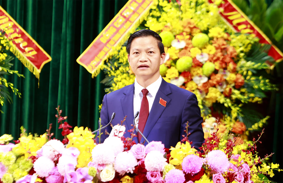 Phó Bí thư Tỉnh ủy, Chủ tịch UBND tỉnh Vương Quốc Tuấn thông qua Báo cáo tổng hợp các ý kiến tham gia vào dự thảo các văn kiện trình tại Đại hội đại biểu toàn quốc lần thứ XIV của Đảng