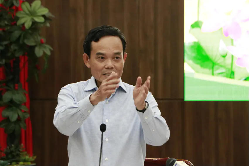 Bí thư Trần
Lưu Quang nhấn mạnh, phải đặc biệt ưu tiên cho phường đông dân nhất TP Hồ Chí
Minh. Ảnh: L.A.