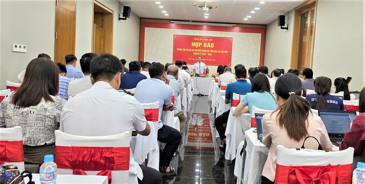 Quang
cảnh buổi họp thông tin về Đại hội đại biểu Đảng bộ tỉnh Gia Lai lần thứ I, nhiệm
kỳ 2025-2030. Ảnh: Đình Sang.