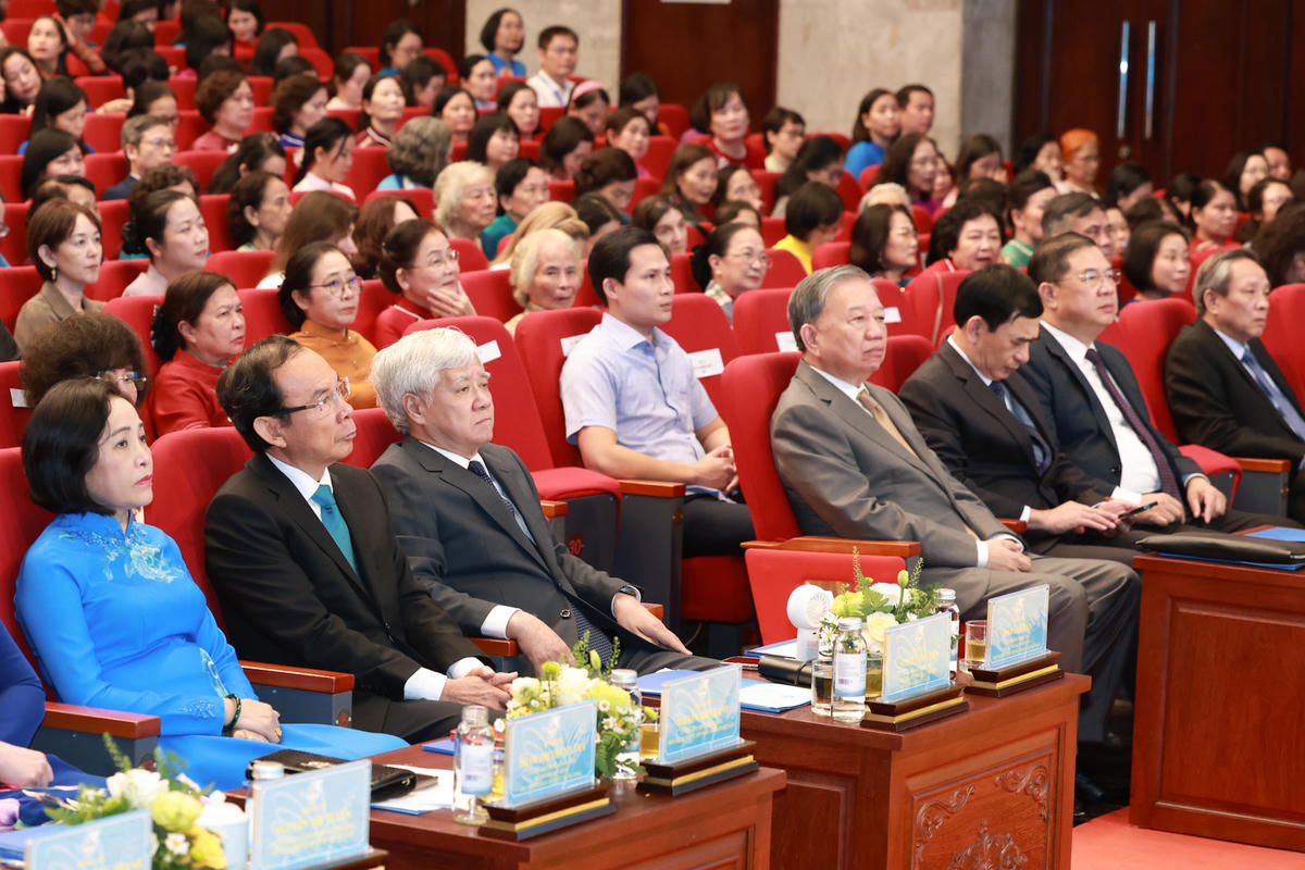 Lãnh đạo Đảng, Nhà nước, MTTQ Việt Nam dự lễ kỷ niệm. Ảnh: Quang Vinh