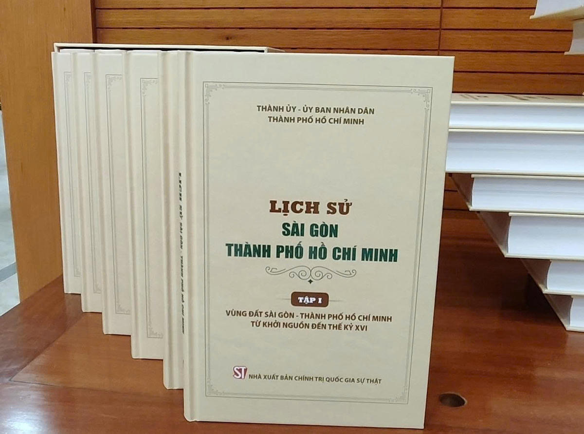 Bìa Bộ sách "Lịch sử Sài Gòn - Thành phố Hồ Chí Minh".