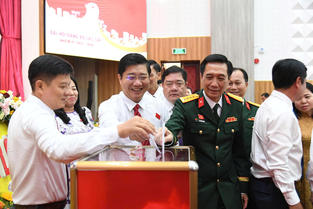 Các đại biểu tham gia đóng góp. (ảnh: Phương Vũ)