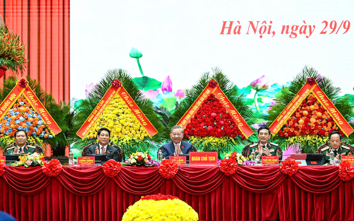 Đoàn Chủ tịch điều hành Đại hội. Ảnh: Duy Linh.