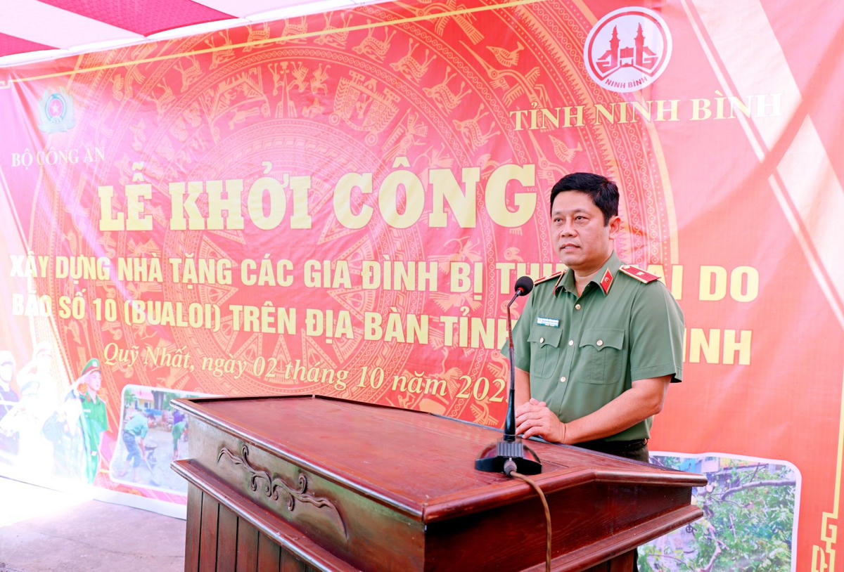 Thiếu tướng Nguyễn Hồng Nguyên -  Phó Chánh Văn phòng Bộ Công an cho biết, các đơn vị sẽ cố gắng xây xong 24 căn nhà trong 2 tuần. Ảnh: BCA