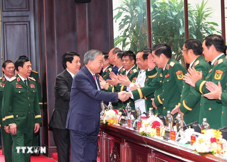 Tổng Bí thư Tô Lâm và Chủ tịch nước Lương Cường với các đại biểu tại Đại hội. (Ảnh: Trọng Đức/TTXVN)