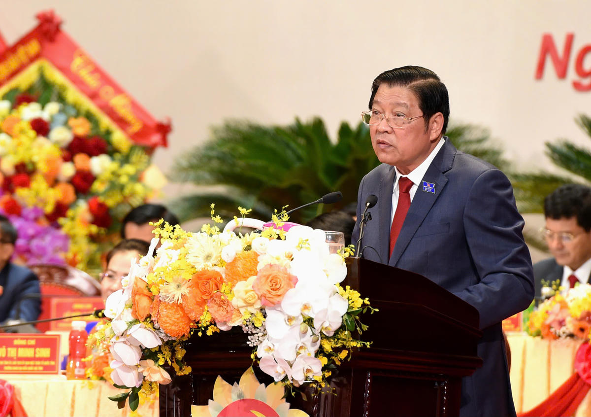 Ông Phan Đình Trạc - Ủy viên Bộ Chính trị, Trưởng ban Nội chính Trung ương cho rằng, Đại hội XX là dấu mốc chiến lược, thời cơ vàng để Nghệ An tăng tốc, bứt phá, thực hiện tâm nguyện của Bác Hồ, đưa Nghệ An trở thành tỉnh giàu mạnh, văn minh, hiện đại, góp phần cùng cả nước phát triển phồn vinh, hạnh phúc. Ảnh: BTG