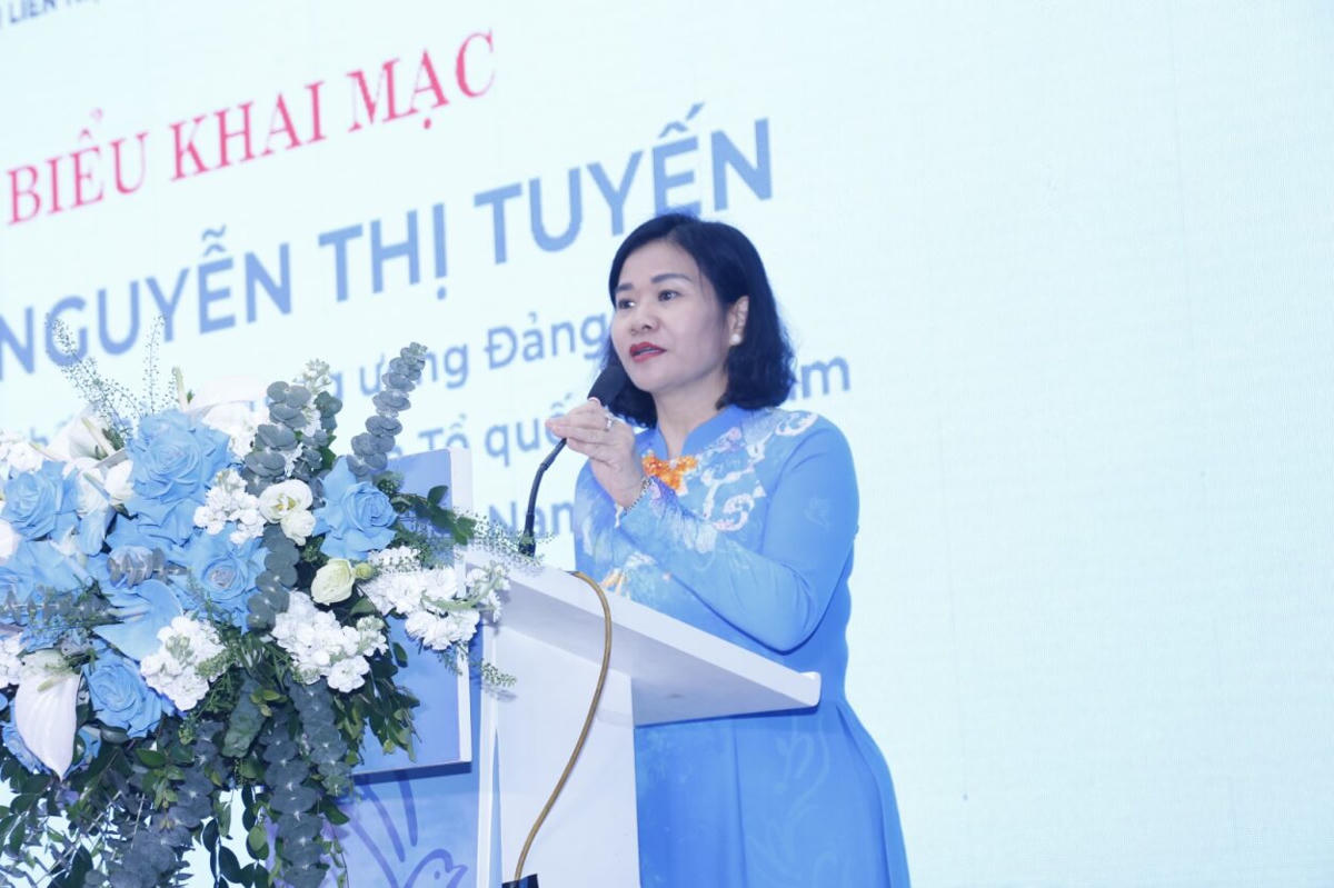 Phó Chủ tịch UBTƯ MTTQ Việt Nam, Chủ tịch Hội Liên hiệp Phụ nữ Việt Nam Nguyễn Thị Tuyến phát biểu tại hội nghị. Ảnh: Minh Trang
