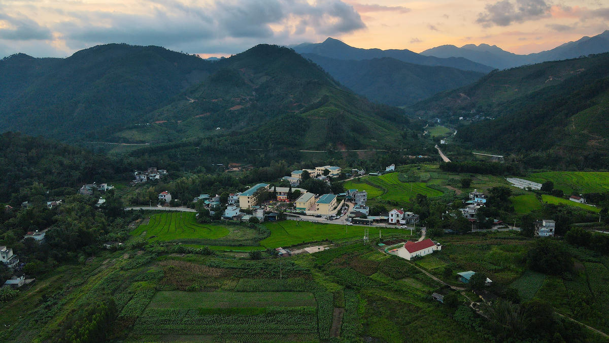 Nằm ở xã biên giới của tỉnh Quảng Ninh, Trường tiểu học Lục Hồn hiện có 447 học sinh, chủ yếu là con em đồng bào dân tộc thiểu số. Ảnh: Ngọc Anh