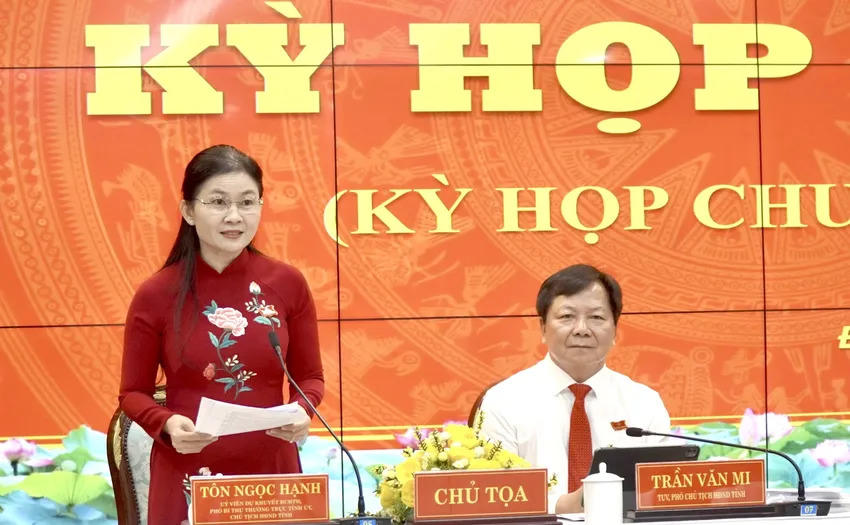 Bà Tôn Ngọc Hạnh - Chủ tịch HĐND tỉnh Đồng Nai phát biểu tại kỳ họp. Ảnh: V.H