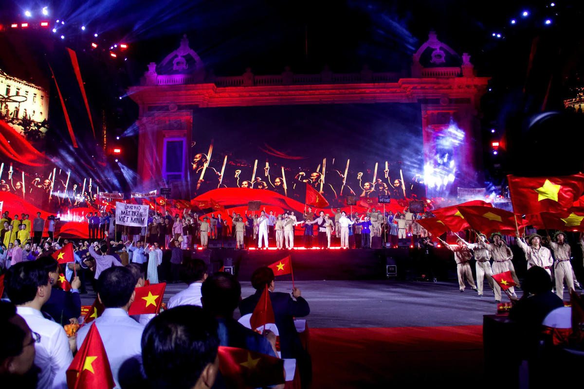 Concert âm nhạc  tại Thủ đô dịp Đại lễ  A80 thu hút đông đảo công chúng  (ảnh: Phạm Sỹ)