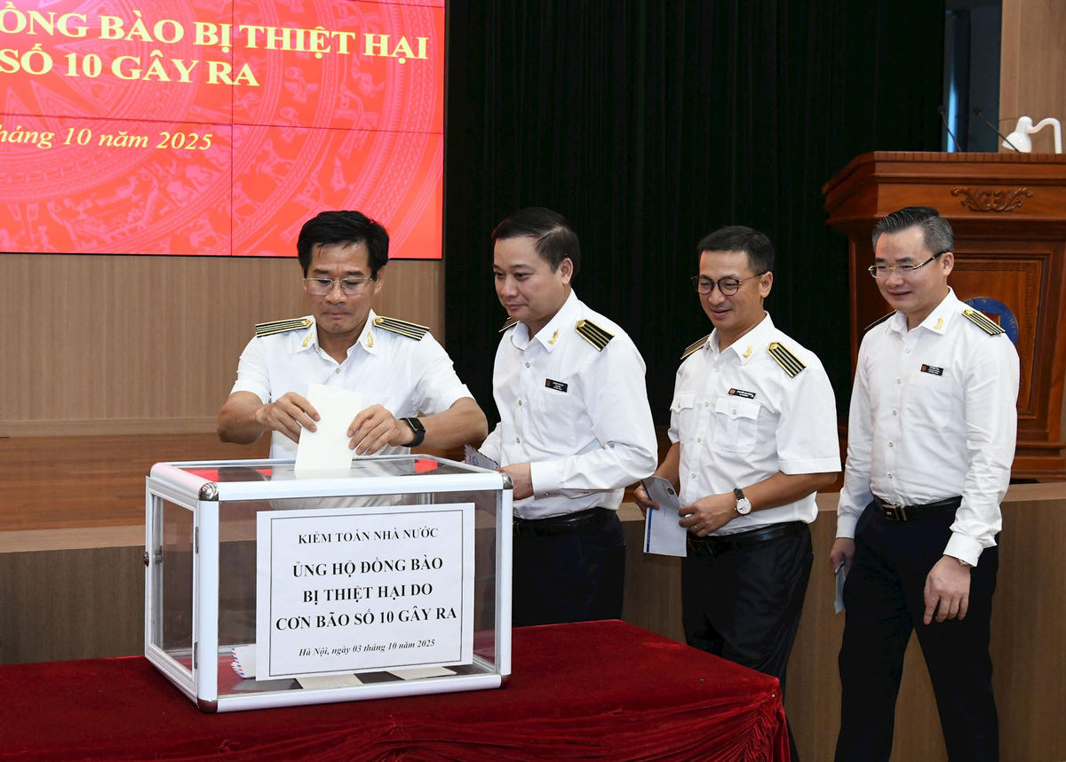 Kiểm toán nhà nước ủng hộ đồng bào bị thiệt hại trong cơn bão số 10