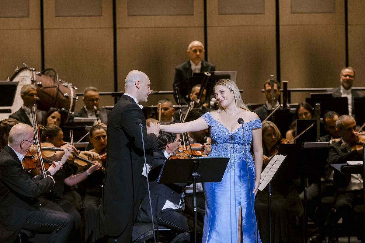 Đêm nhạc đã giới thiệu đến khán giả các trích đoạn từ một số vở bel canto kinh điển: Lucia di Lammermoor, nhiều tác phẩm nổi tiếng của Rossini, từ Il barbiere di Siviglia (Người thợ cạo thành Sevilla), L’inganno felice (Cú lừa hạnh phúc), La scala di seta (Cầu thang lụa), cho đến những bản song ca ngọt ngào trong L’elisir d’amore (Phép tiên tình yêu) của Donizetti.