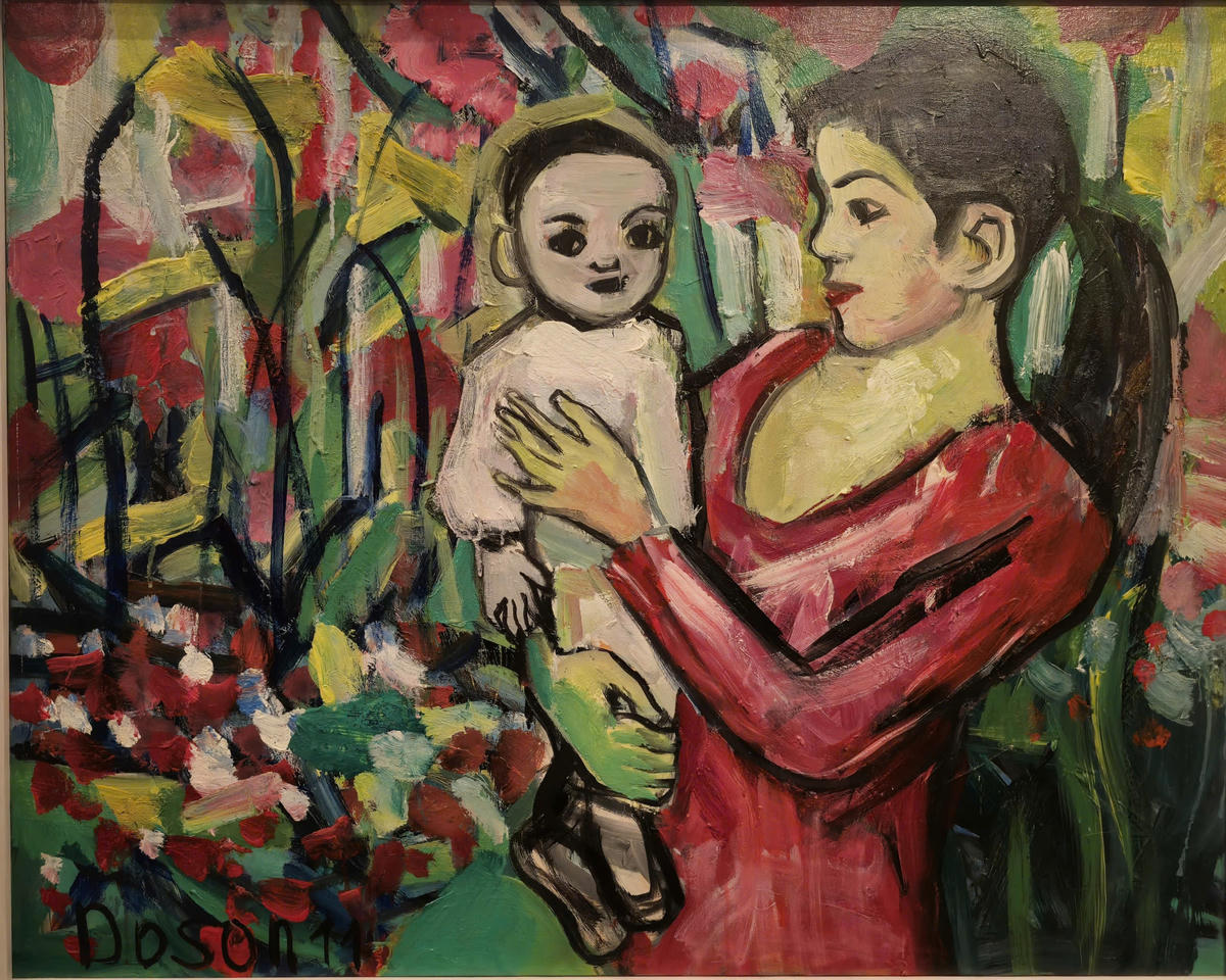 Tác phẩm "Tình mẫu tử" tai triển lãm. Ảnh Văn Thanh