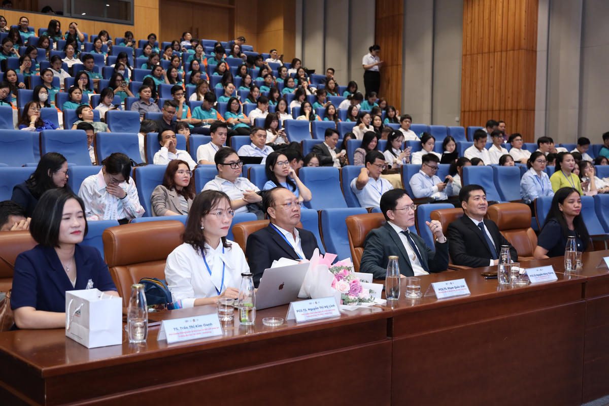 Quang cảnh hội thảo. Ảnh: T.K