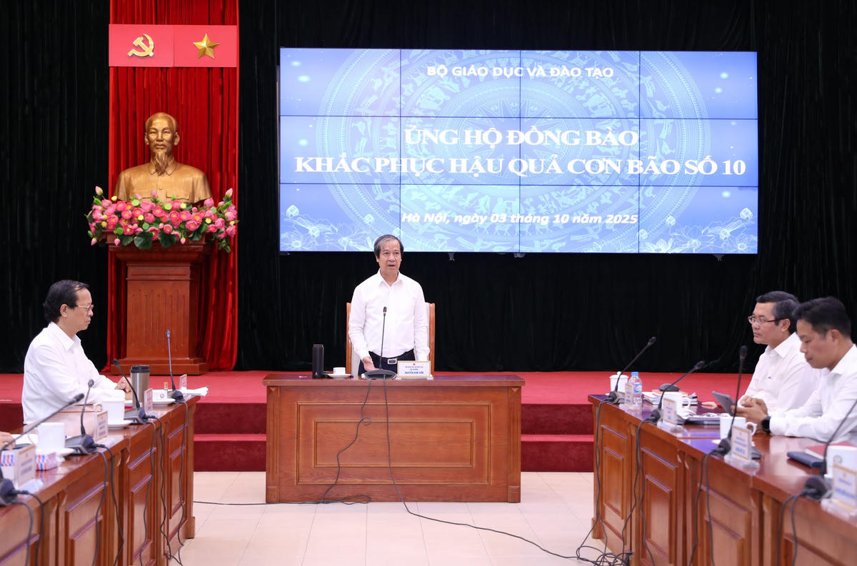 Bộ trưởng Bộ GDĐT Nguyễn Kim Sơn chia sẻ tại buổi ủng hộ. Ảnh: BGDĐT