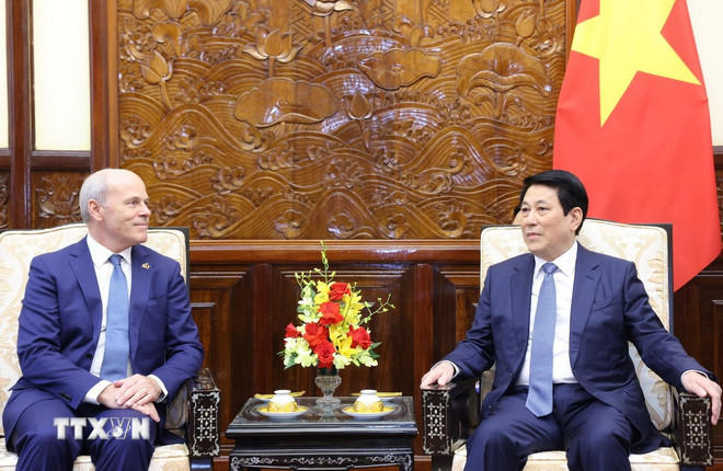  Chủ tịch nước Lương Cường tiếp Đại sứ Canada James Nickel đến trình Quốc thư, nhận nhiệm vụ công tác tại Việt Nam. (Ảnh: Lâm Khánh/TTXVN).