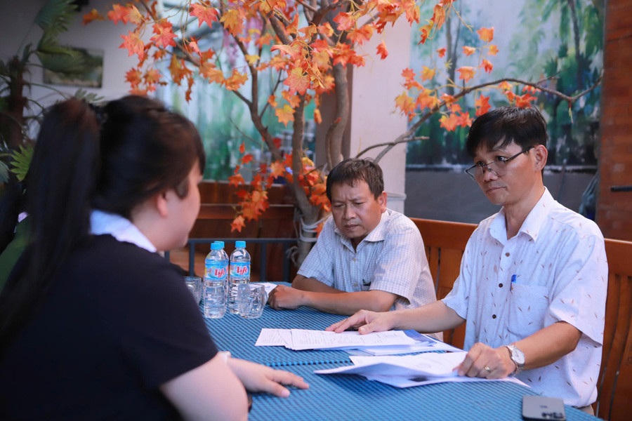 Đoàn công tác của Sở Y tế tỉnh Gia Lai
kiểm tra một nhà hàng tại phường Quy Nhơn Nam. Ảnh: CV.

 