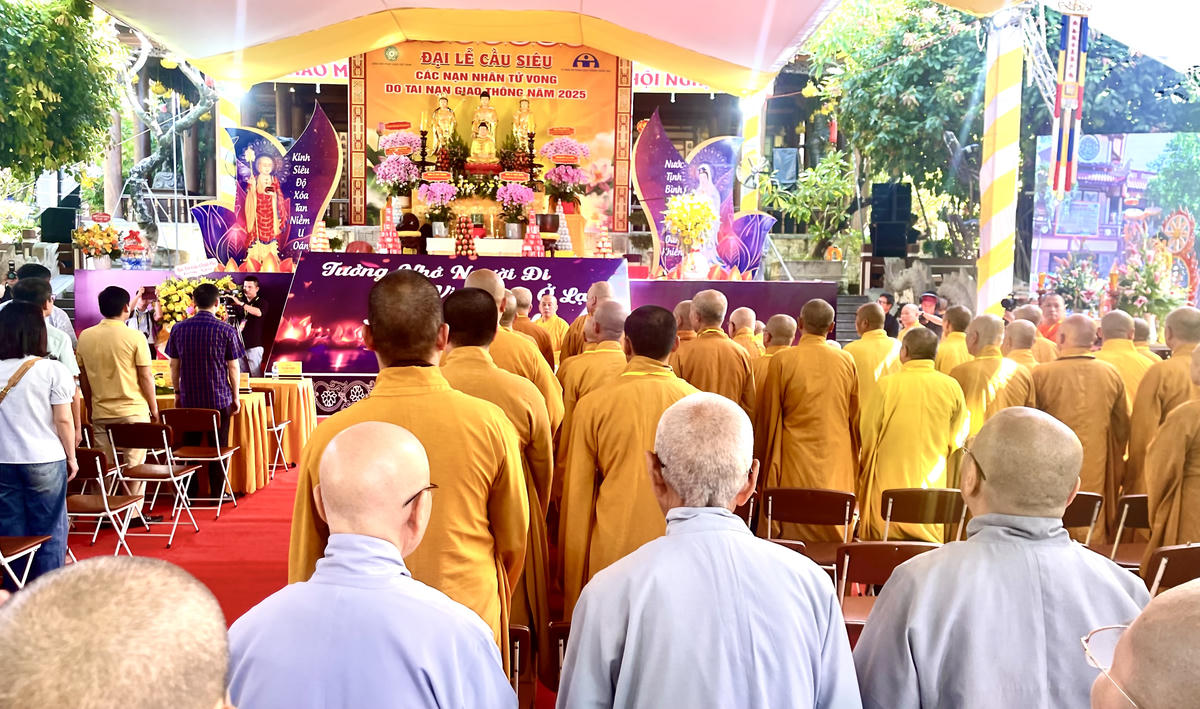 Đại Lễ cầu siêu các nạn nhân tử vong do tai nạn giao thông năm 2025 tại Khánh Hòa. Ảnh: Thùy Trang.