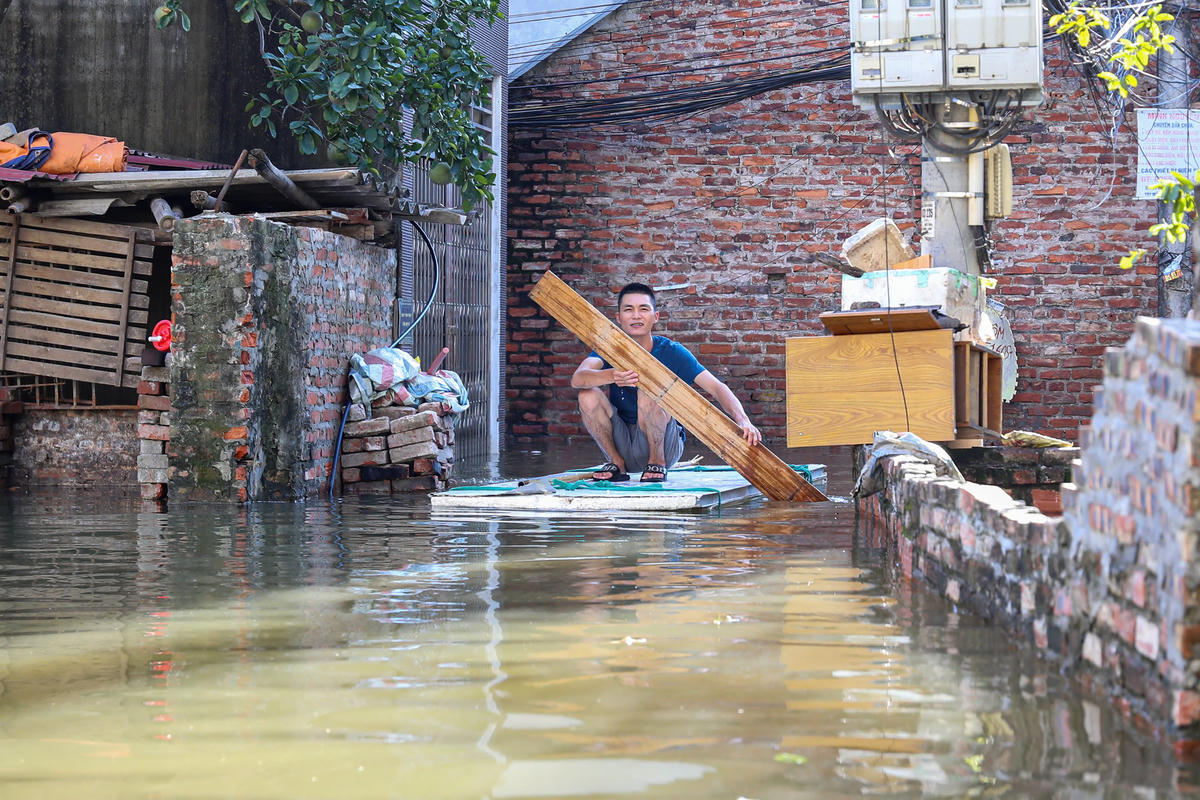 Theo ghi nhận của PV Báo Đại đoàn kết, năm ngày sau mưa lớn, do ảnh hưởng bởi bão số 10 (Bualoi), các ngõ 6/153, 6/177, 6/59 Miêu Nha (phường Xuân Phương, Hà Nội) vẫn ngập sâu. Hiện cuộc sống của người dân bị đảo lộn do mất điện và thiếu nước sạch.