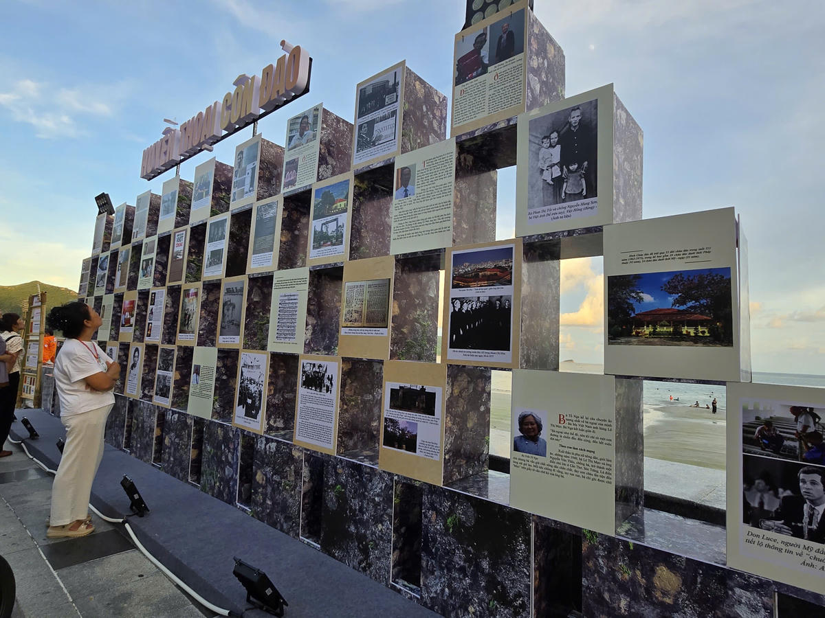 Một khu vực trưng bày tại Hội sách Côn Đảo 2025. Ảnh: M.Cường.