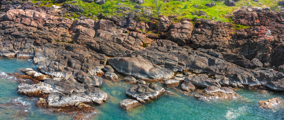 Bãi đá Sơn Trà. Ảnh: Trần Ngọc Tiến. 