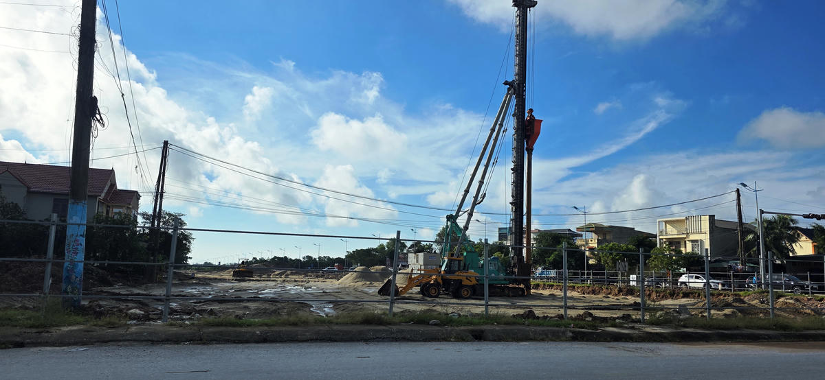 Dự án đại lộ Nam sông Mã, giai đoạn 2 có nguy cơ chậm tiến độ. 	Ảnh: Nguyễn Chung