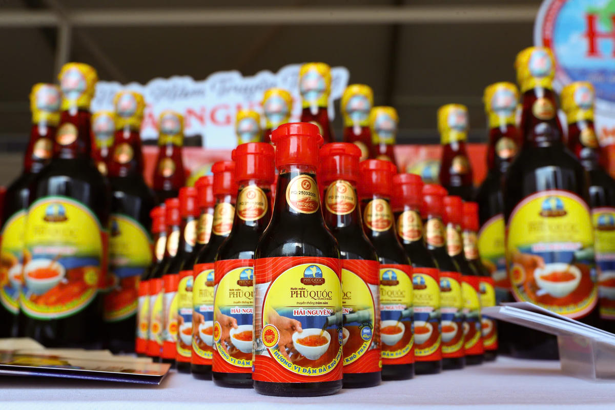 Các sản phậm đặc trưng của nước mắm Hải Nguyên. Ảnh: Hoàng Dương 