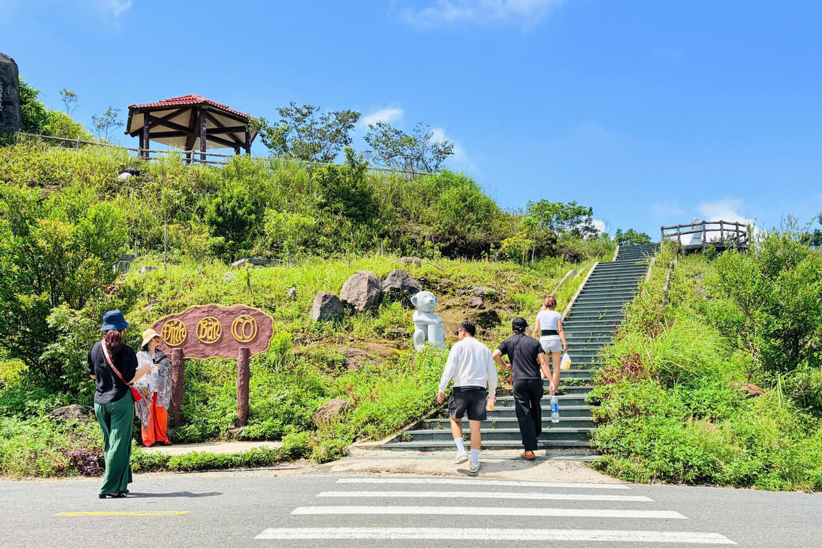 Đỉnh Bàn Cờ. Ảnh: Nguyễn Tú.