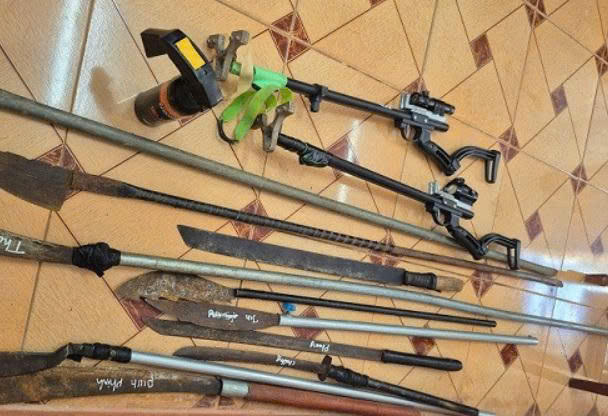 Số
hung khí các đối tượng dùng để gây rối trật tự công cộng. Ảnh: Công an cung cấp.

 