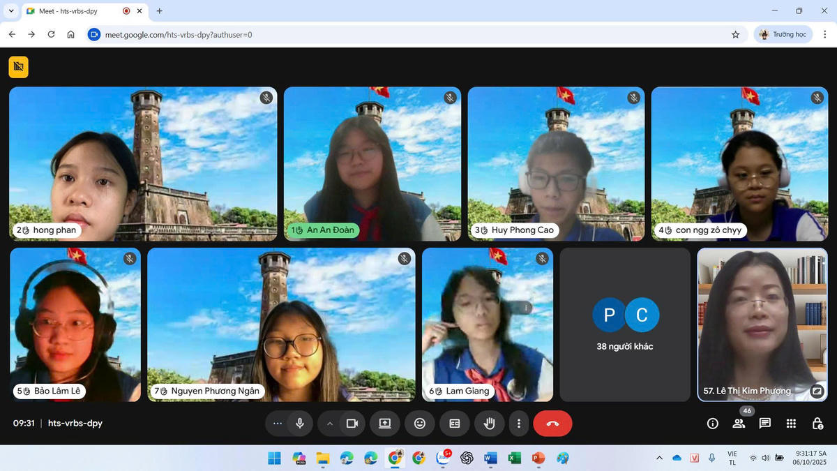 Cô và trò Trường THCS Thành Công (Giảng Võ) học trực tuyến. Ảnh: Q.A.