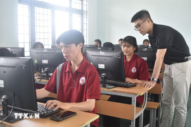  Các địa phương hợp nhất trung tâm giáo dục nghề nghiệp, trung tâm giáo dục thường xuyên thành trung học nghề tương đương cấp trung học phổ thông trực thuộc Sở Giáo dục và Đào tạo. (Ảnh: Nguyên Dung/TTXVN).