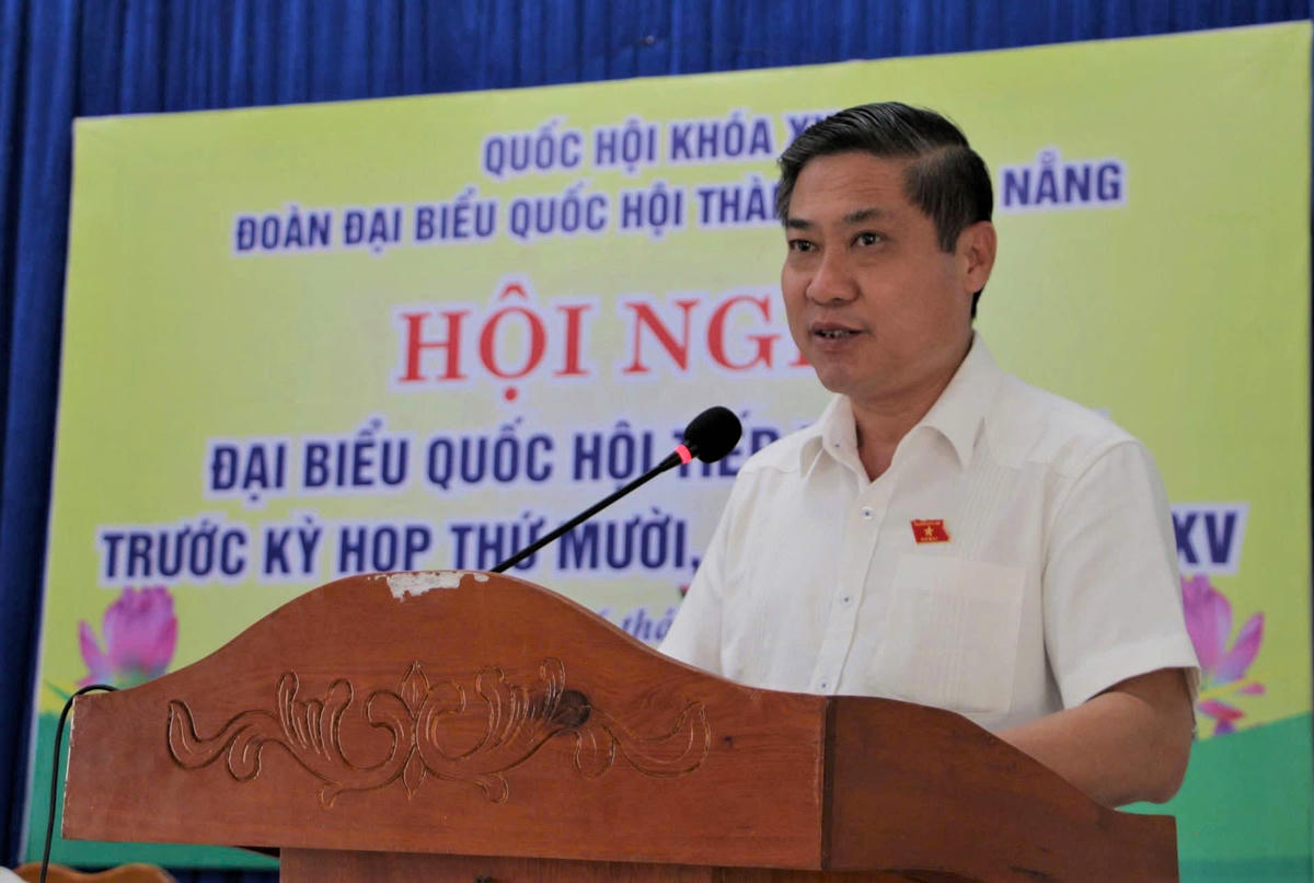 Ông Phan Thái Bình, Phó Chủ tịch UBND TP Đà Nẵng phát biểu tại buổi tiếp
xúc cử tri. Ảnh: CV.